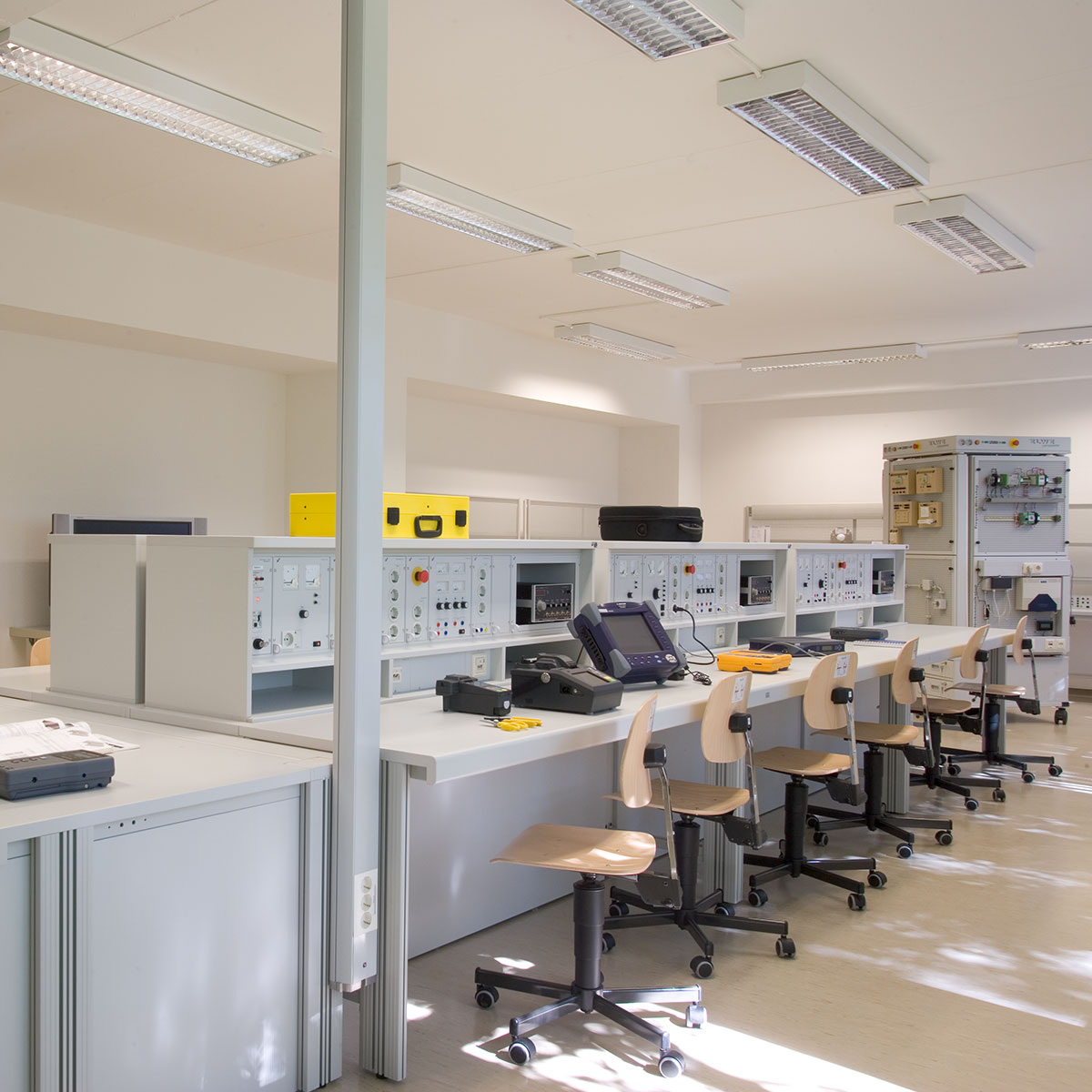bott electrical laboratory training and experimenting application