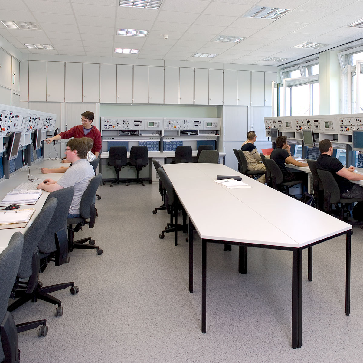 bott training and experimenting application for electrical laboratory