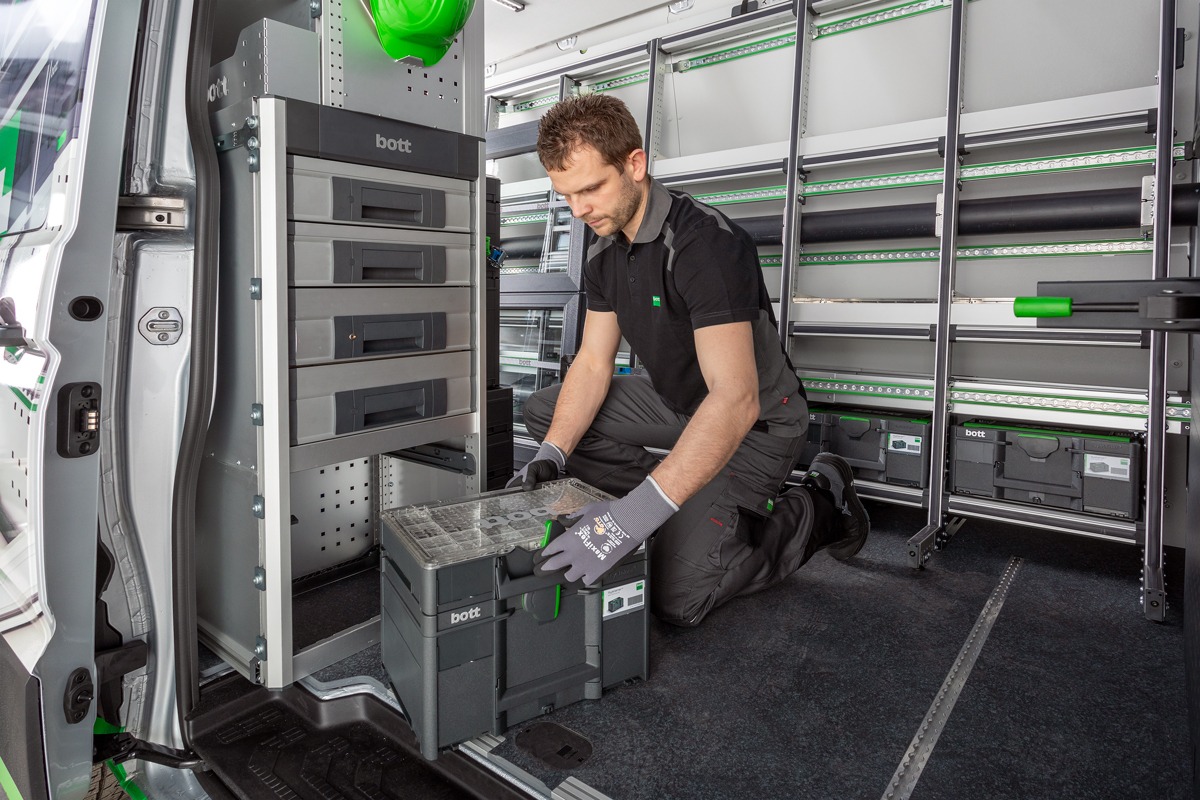 Service vehicle van racking