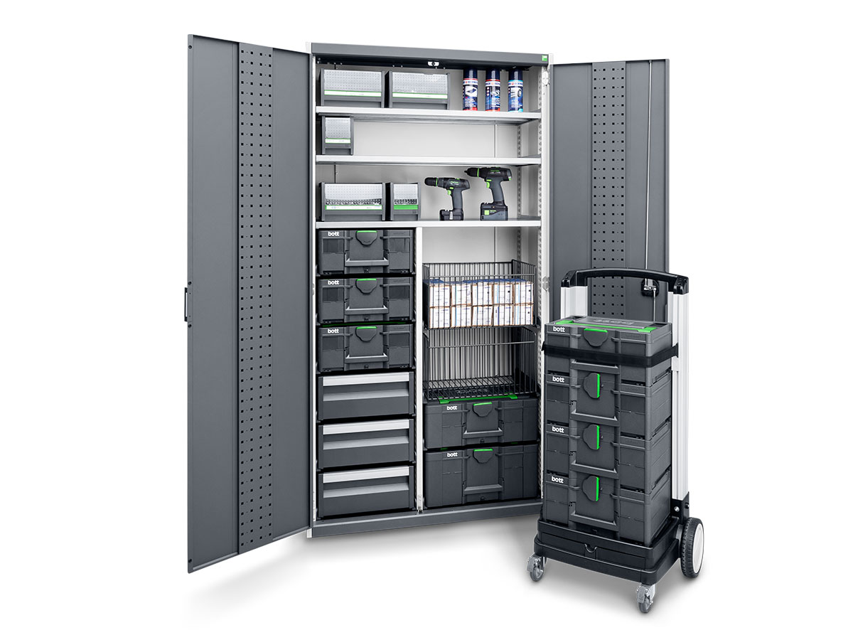 cubio workshop equipment with robust and structured system cabinets.
