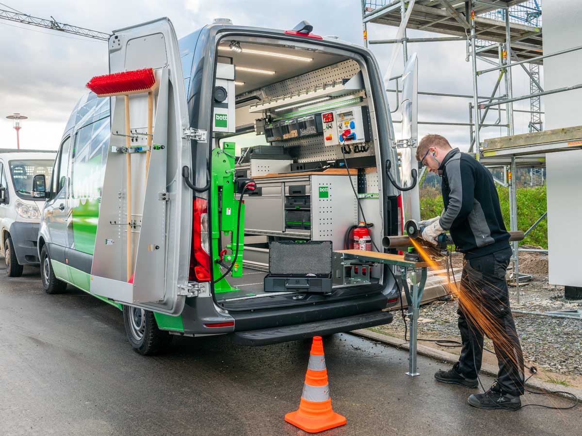 With the bott vario3 van racking system, you are also mobile and flexible on the construction site.